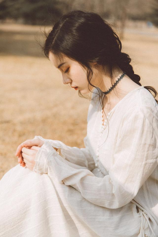 女生拍照必备的7个姿势，姿势简约不做作，拍照好看不尴尬-无料摄影圈
