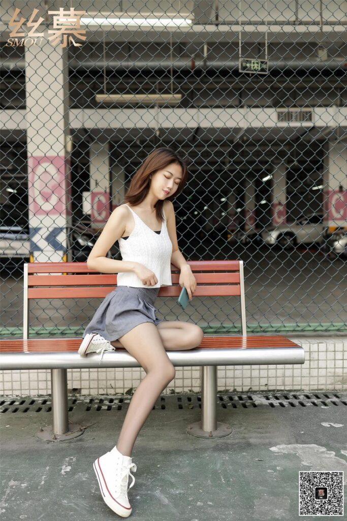 丝慕写真 SM361天天一元 米朵《球场灰丝记》[79P/135MB]插图2