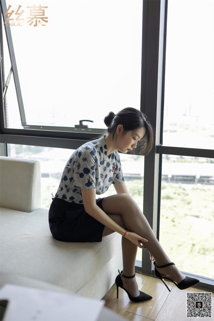 丝慕写真 SM363 天天一元 可儿《面试灰丝空乘》[65P/111MB]插图2