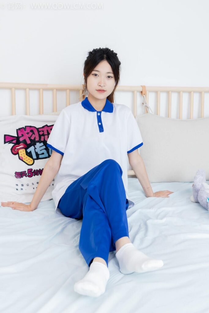 物恋传媒 NO.2387 小夏-帆布鞋、白短棉袜、薄肉丝、校服[150P/1V/3.66GB]插图5