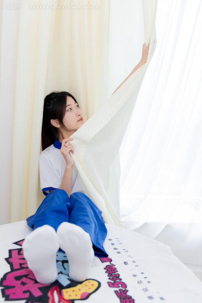 物恋传媒 NO.2387 小夏-帆布鞋、白短棉袜、薄肉丝、校服[150P/1V/3.66GB]插图4