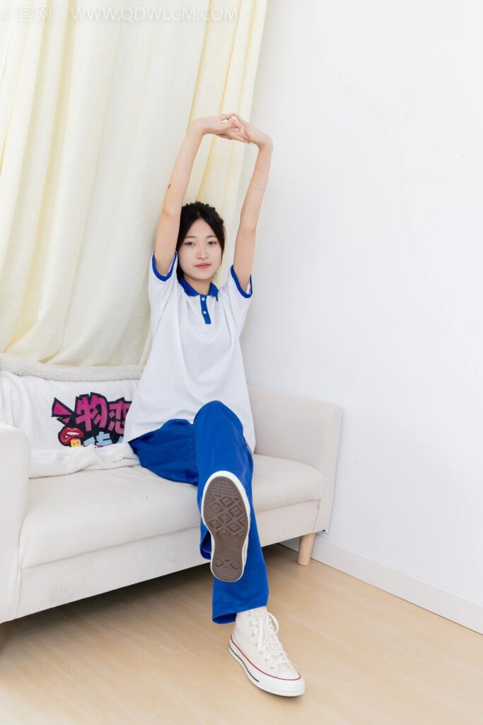 物恋传媒 NO.2387 小夏-帆布鞋、白短棉袜、薄肉丝、校服[150P/1V/3.66GB]插图3