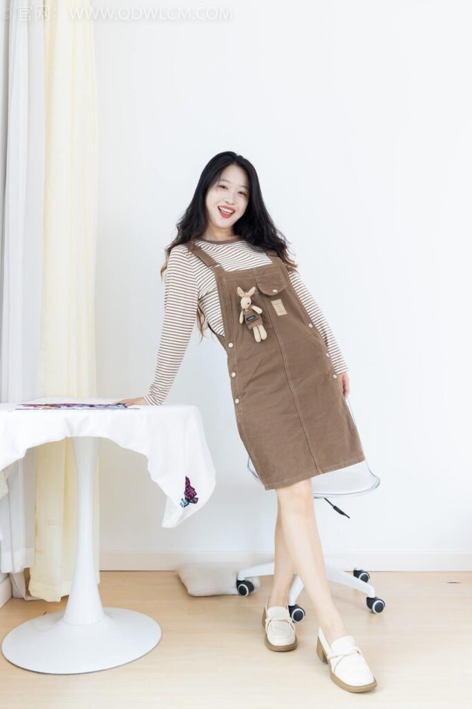 物恋传媒 NO.2388 小紫-皮鞋、薄肉丝大腿袜[160P/1V/3.28GB]插图1