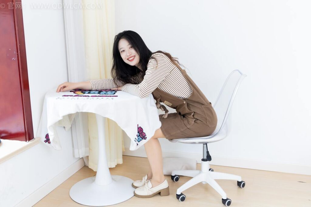 物恋传媒 NO.2388 小紫-皮鞋、薄肉丝大腿袜[160P/1V/3.28GB]插图4