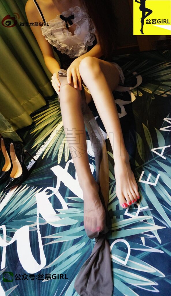 丝慕写真 第004期 模特：秋秋 私密GIRL-丝密系列《主人该起床了》[99P/106MB]插图1