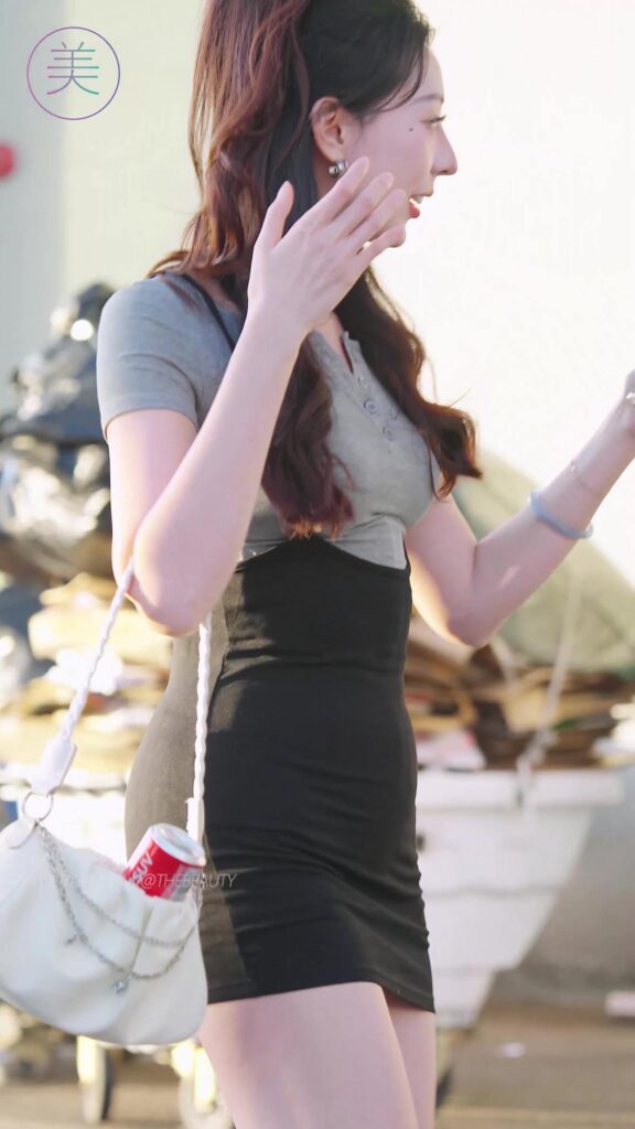 NO.0464 2023 广州车展 Racing Model 车模抖音网红随拍12[1V/292MB]插图1