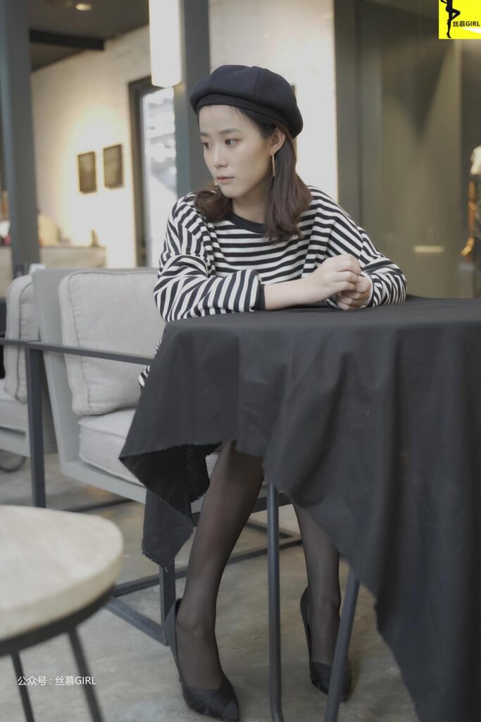 丝慕写真 第025期 模特：四月《谁是谁的腿》[57P/71.4MB]插图1