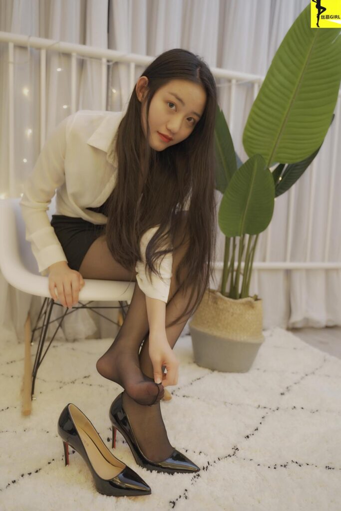 丝慕写真 第032期 模特：双双 丝密《她来了》[96P/103MB]插图3