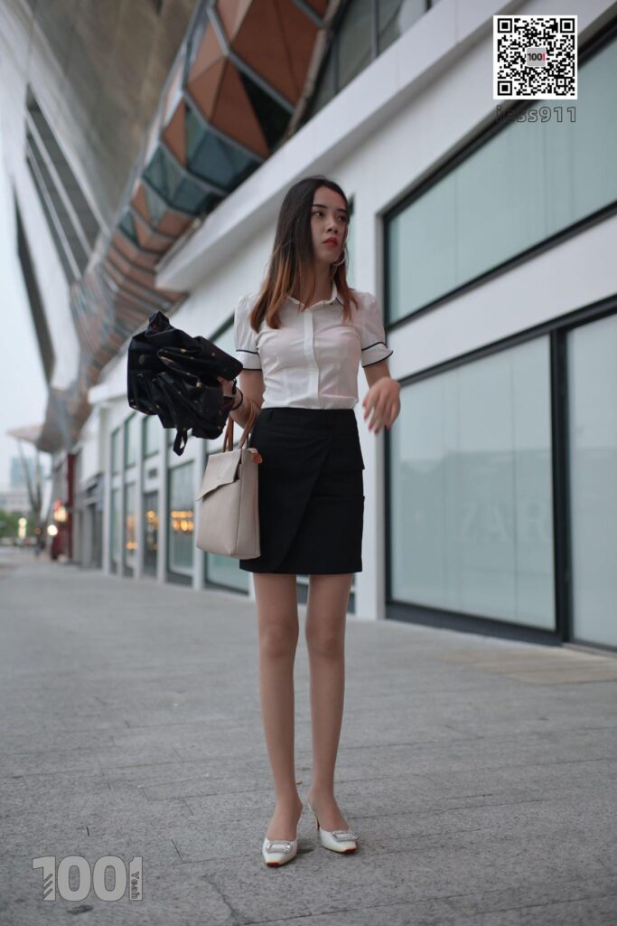 [IESS异思趣向] 一千零一夜 002《等公交的小姐姐》[99P/82MB]插图2