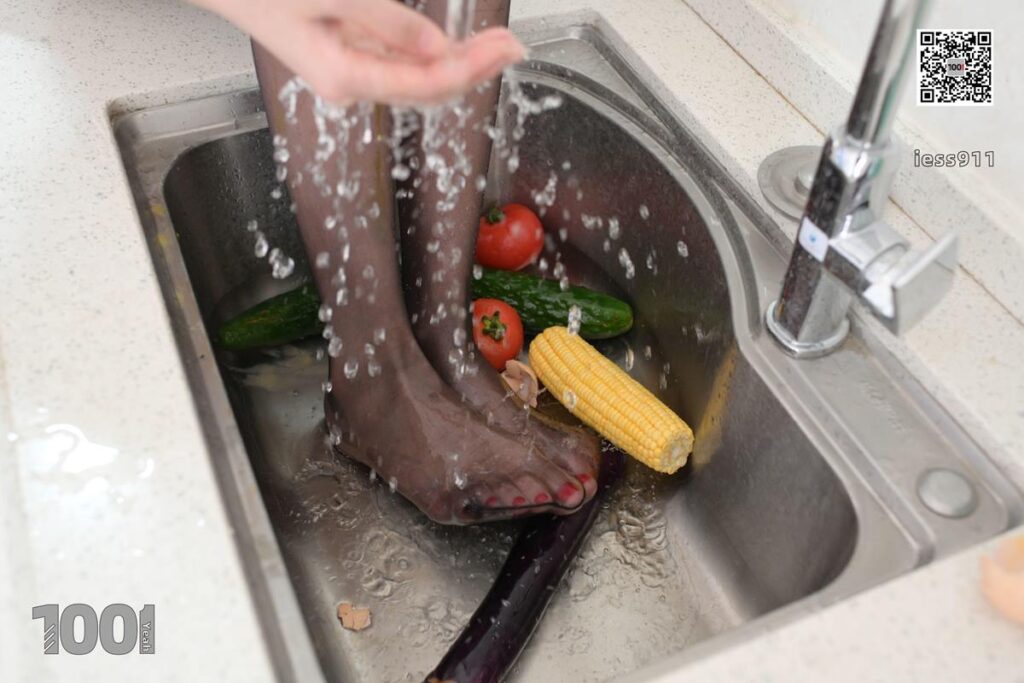 [IESS异思趣向] 一千零一夜 023 Lucy《厨房里的妻子3》[97P/69MB]插图3