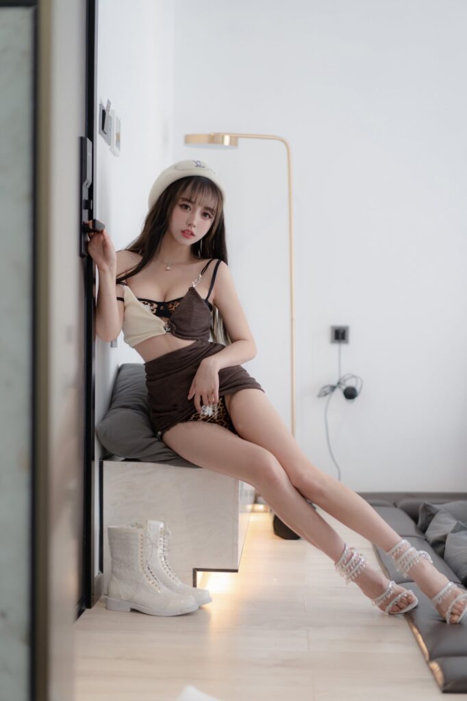 过期米线线喵 NO.111 – 年上女友[52P/159MB]插图3