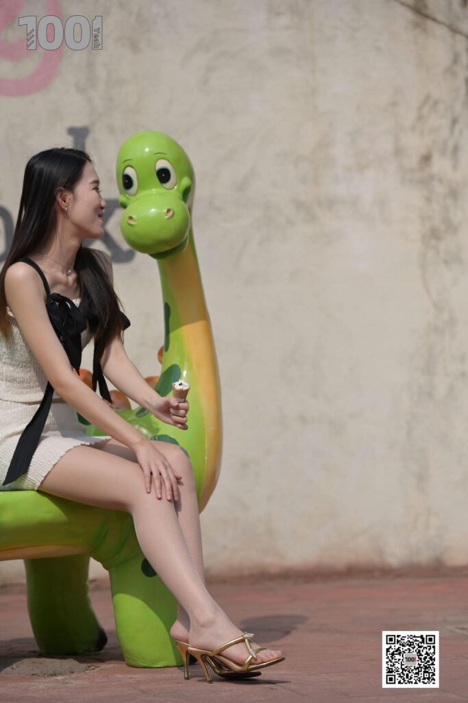 [IESS异思趣向] 一千零一夜 102 腿腿《妈妈，那个姐姐有冰淇淋3》 [95P/95MB]插图1