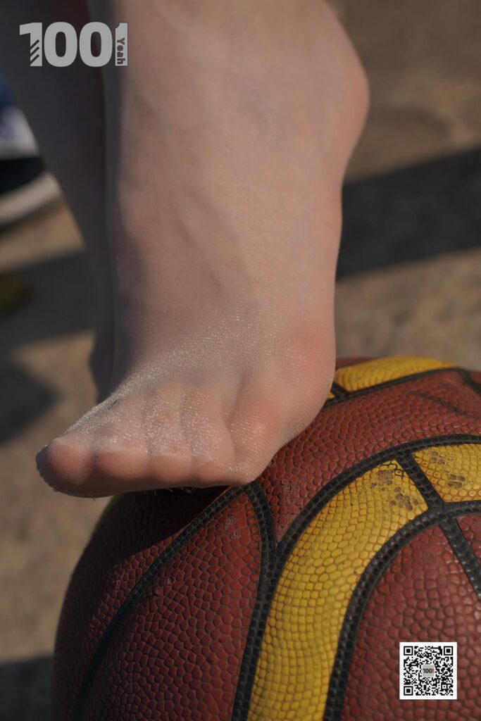 [IESS异思趣向] 一千零一夜 108 草莓《陪女朋友打球4》 [90P/189MB]插图3