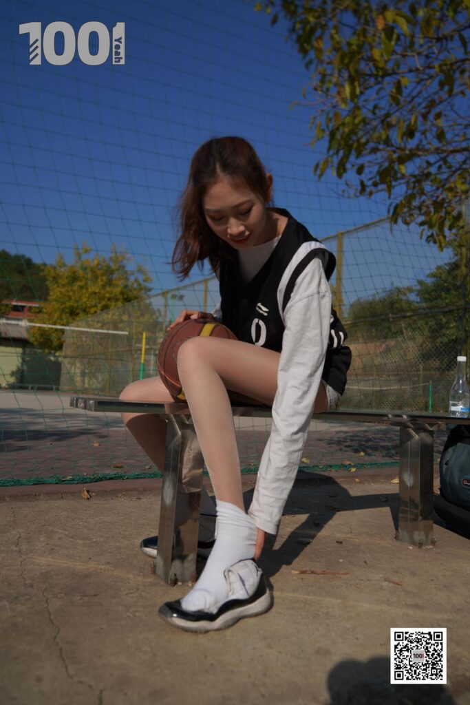 [IESS异思趣向] 一千零一夜 108 草莓《陪女朋友打球4》 [90P/189MB]插图1