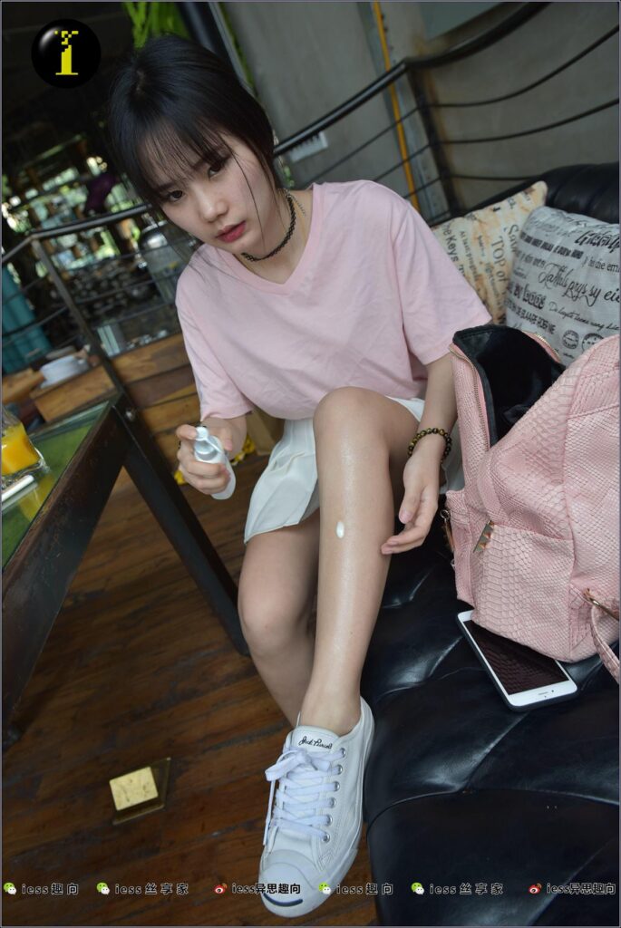 [IESS异思趣向] 普惠集 003-琪琪的完美裸足 [92P/110MB]插图2