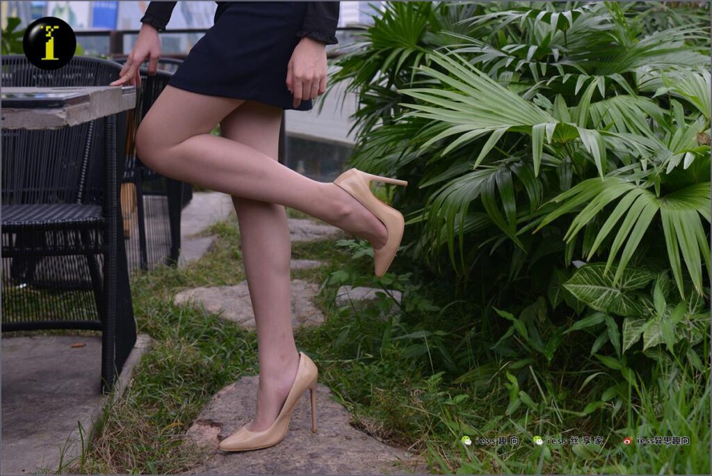 [IESS异思趣向] 普惠集 004-圆叔叔 全天下第一美腿 [98P/169MB]插图1