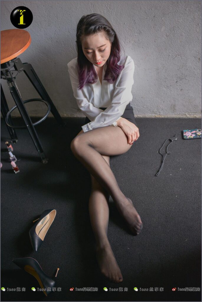 [IESS异思趣向] 普惠集 008-范美美穿袜子的美腿 [90P/154MB]-无料摄影圈