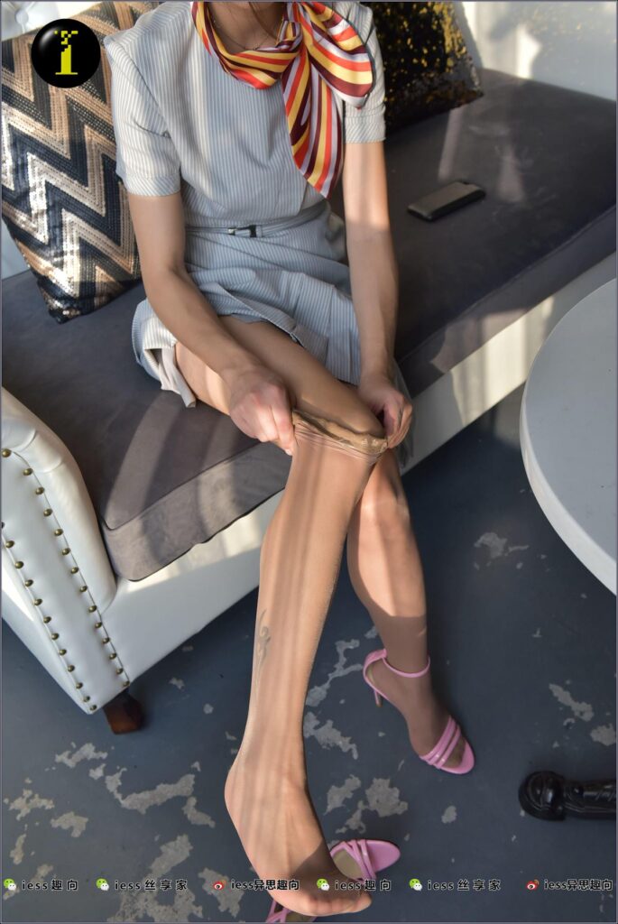 [IESS异思趣向] 普惠集 015-素人表妹 穿穿脱脱 那又如何 [99P/107MB]插图3