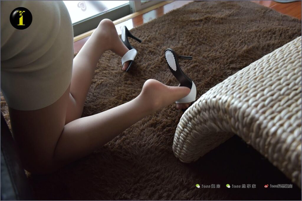 [IESS异思趣向] 普惠集 024-珊珊 脚后跟（2）[90P/110MB]插图3