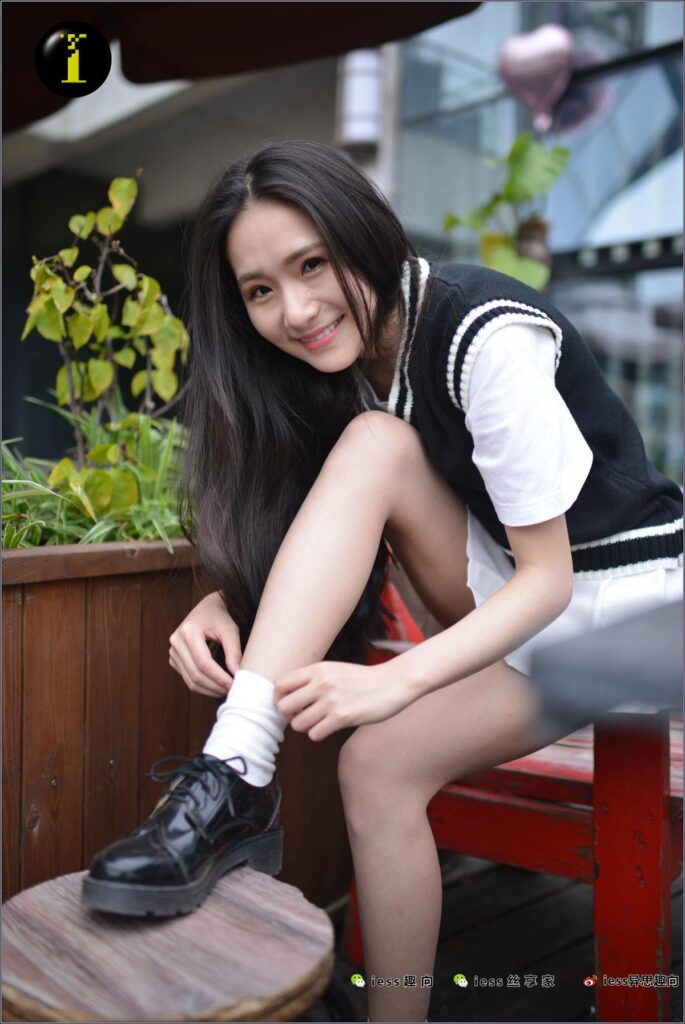 [IESS异思趣向] 普惠集 029-2 幸子 光腿 [99P/136MB]插图1