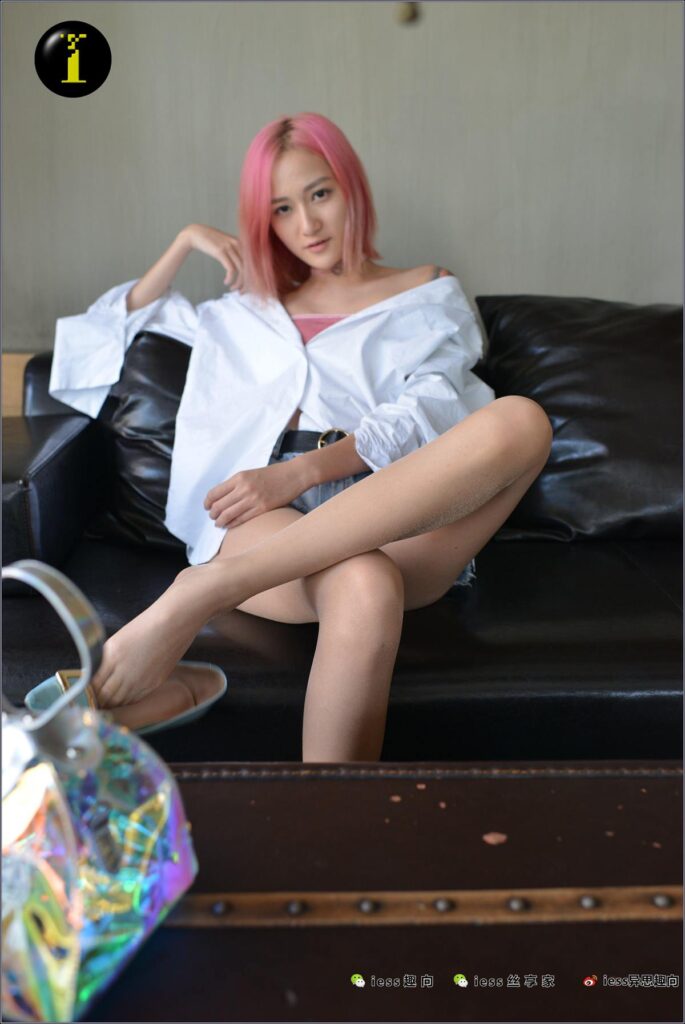 [IESS异思趣向] 普惠集 038-潇潇 蓝色的小平跟鞋 [67P/88.3MB]插图