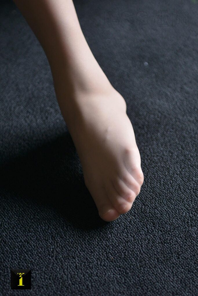 [IESS异思趣向] 普惠集 056-小捷 光影下的柔美（1）大特写 [94P/150MB]插图2