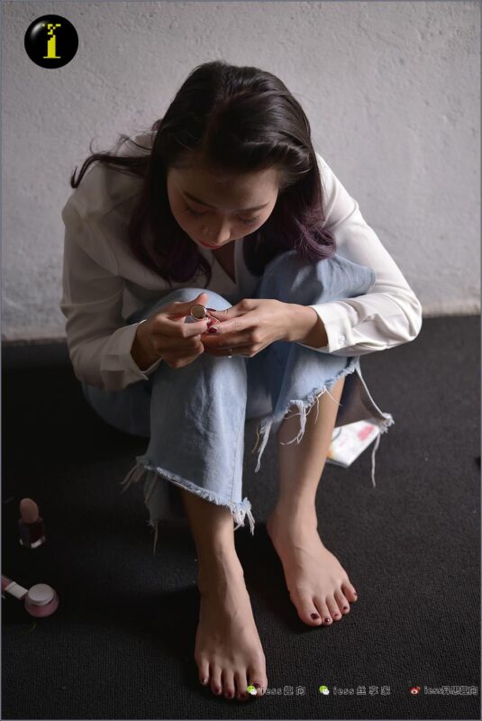 [IESS异思趣向] 普惠集 073 范美美-涂趾甲油 [88P/132MB]-无料摄影圈
