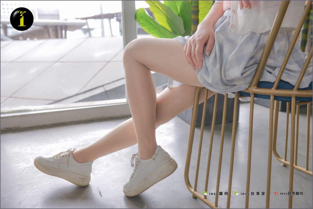 [IESS异思趣向] 普惠集 074 古典腿神小捷-小捷的小白鞋 [92P/124MB]插图3