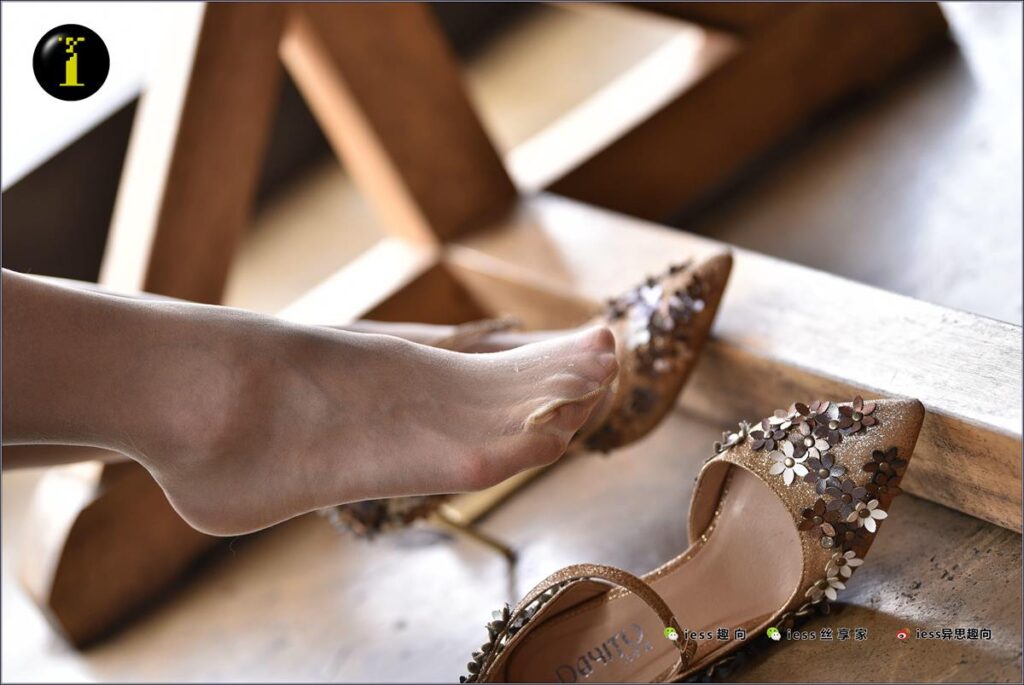 [IESS异思趣向] 普惠集 095-暖暖的“黄金甲”[64P/91.2MB]插图