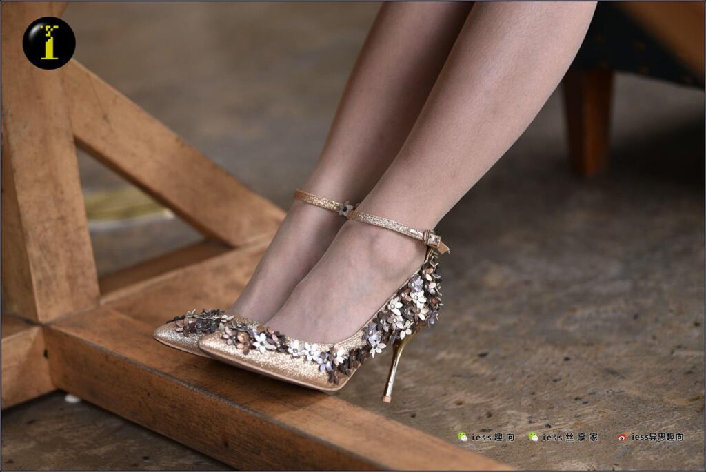 [IESS异思趣向] 普惠集 095-暖暖的“黄金甲”[64P/91.2MB]插图2