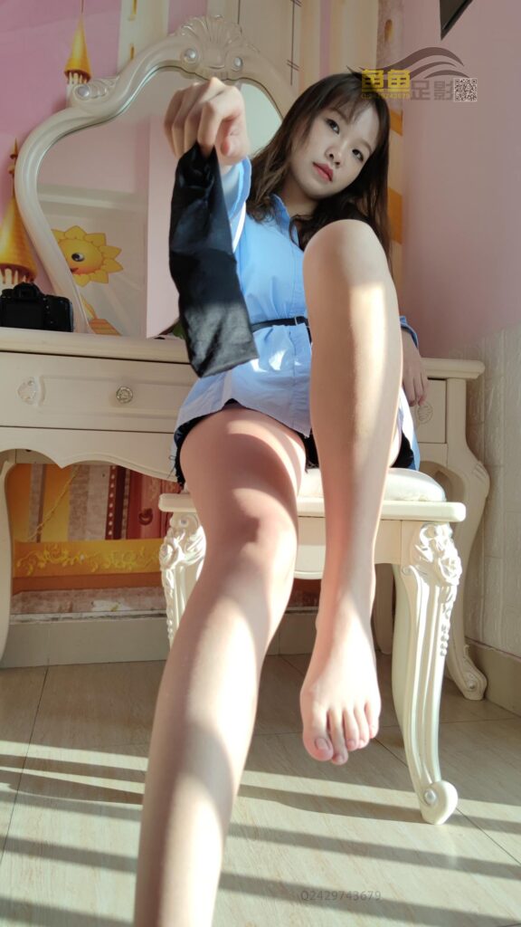 鱼鱼足影 002 敏敏38码黑丝脚短裤皮鞋黑丝袜脚裸足 [179P/1V/928M]插图