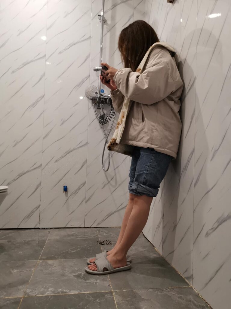 鱼鱼足影 003 嘉乐牛仔裤白棉袜裸足 [113P/2V/902MB]插图5