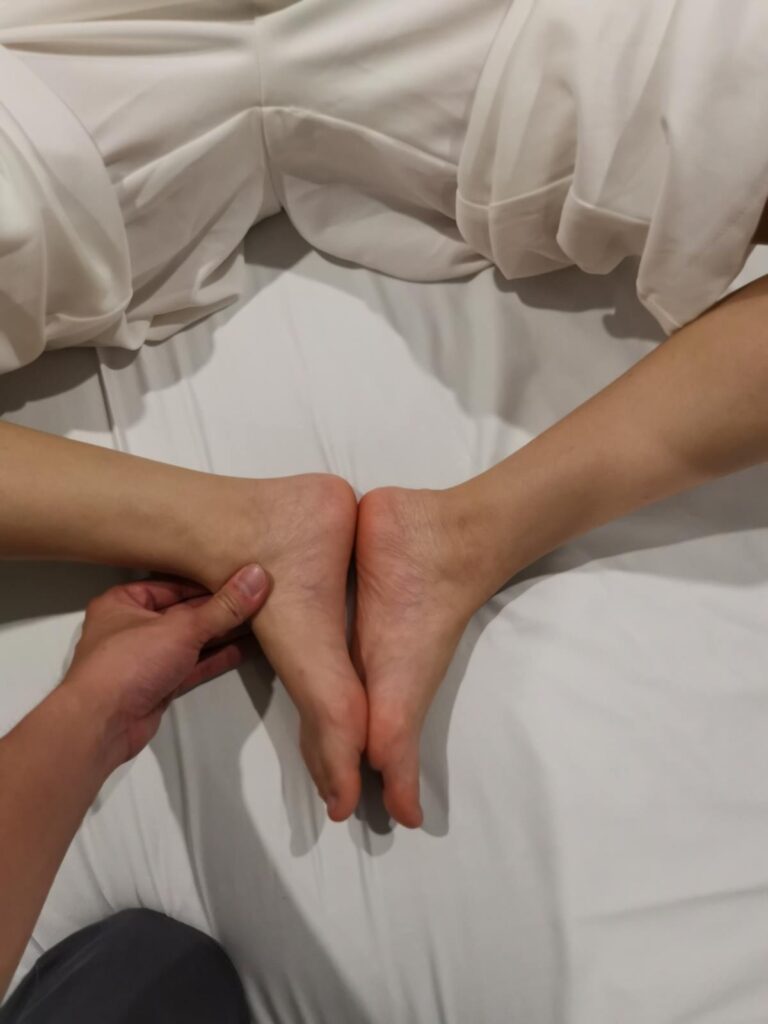 鱼鱼足影 004 珺珺小白鞋棉袜脚 [148P/1V/307MB]插图3