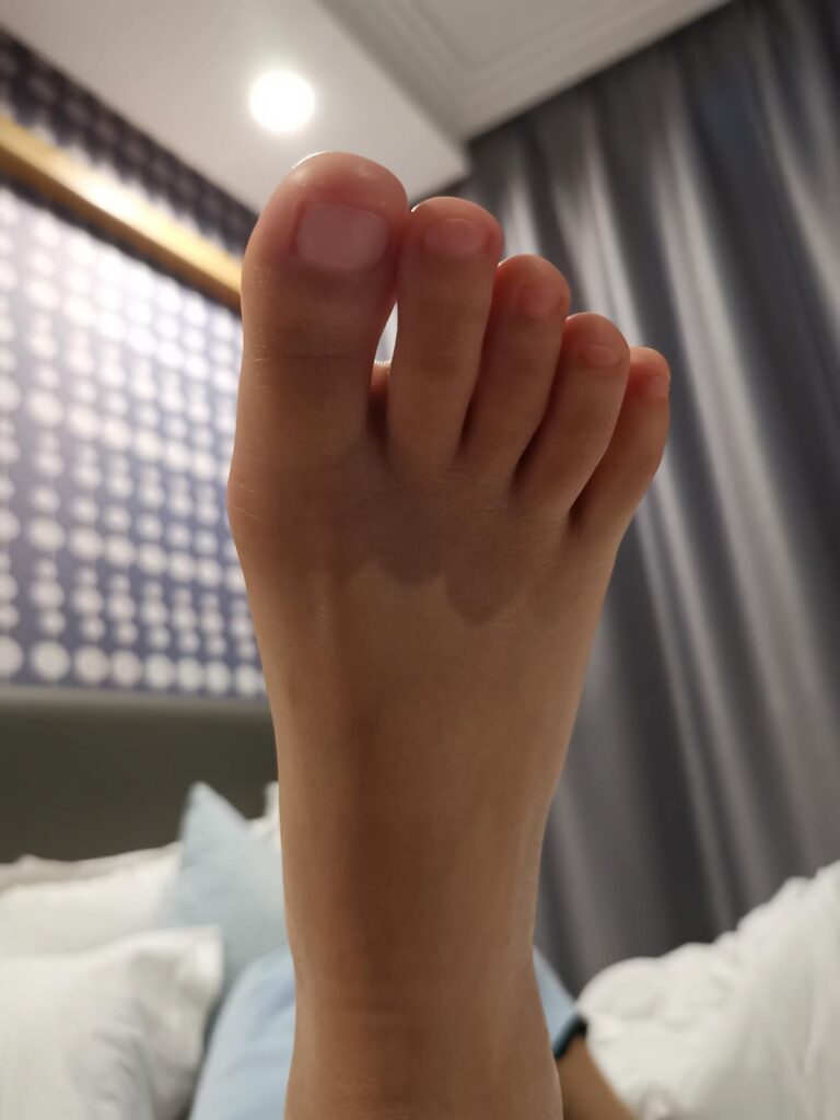 鱼鱼足影 004 珺珺小白鞋棉袜脚 [148P/1V/307MB]插图2