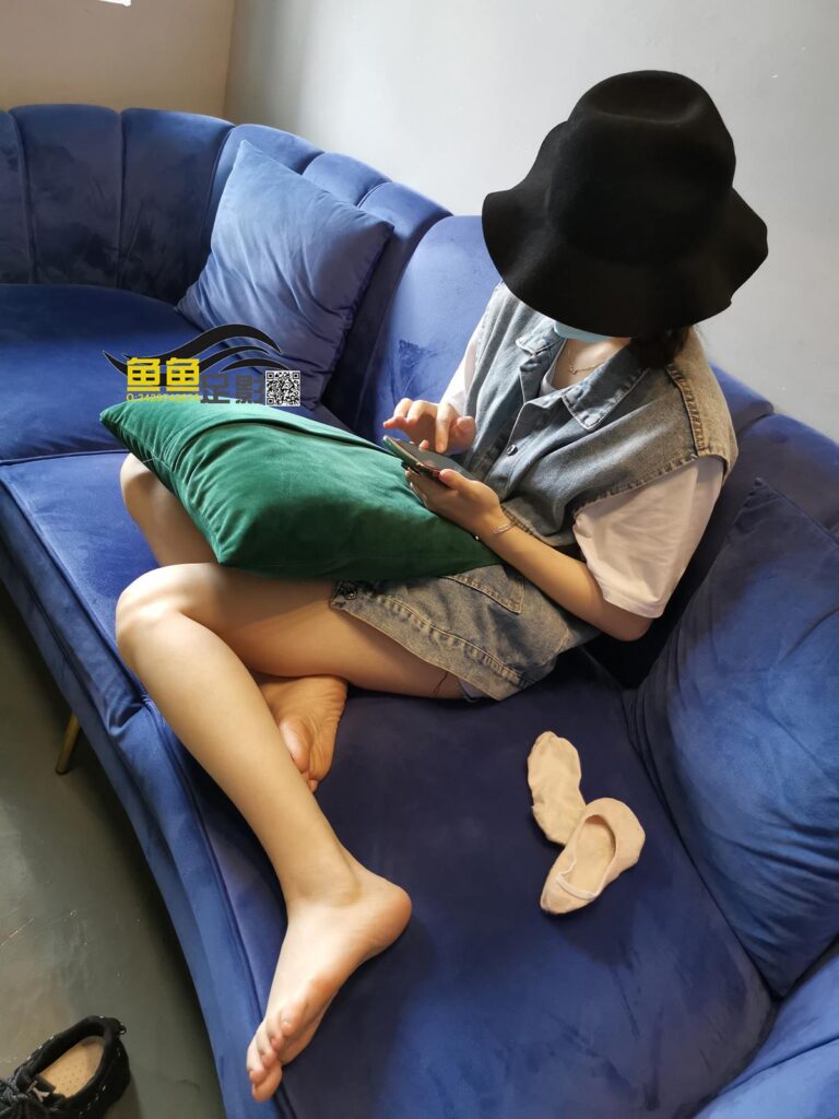 鱼鱼足影 第031期 YiYi的棉船袜脚裸足 [201P/1V/1.42G]插图4