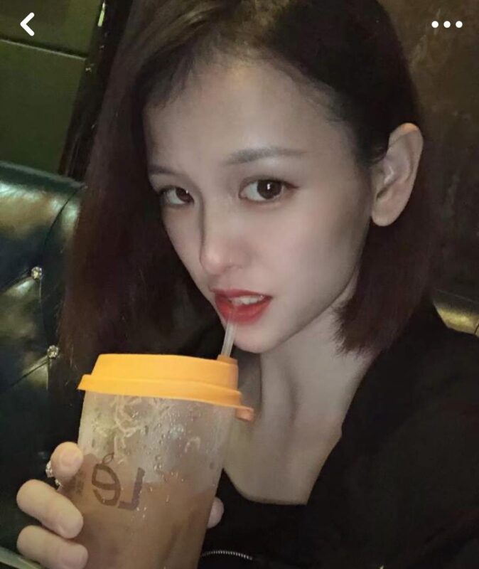 鱼鱼足影 090 佛山安妮 麦昆小白鞋白棉船袜裸足 [118P/1V/681M]-无料摄影圈