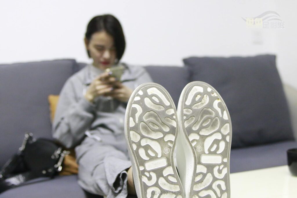 鱼鱼足影 090 佛山安妮 麦昆小白鞋白棉船袜裸足 [118P/1V/681M]插图3