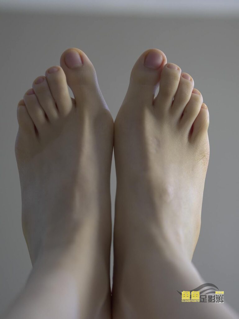 鱼鱼足影 103 茵茵老师白棉袜脚 [147P/1V/1.15G]插图5