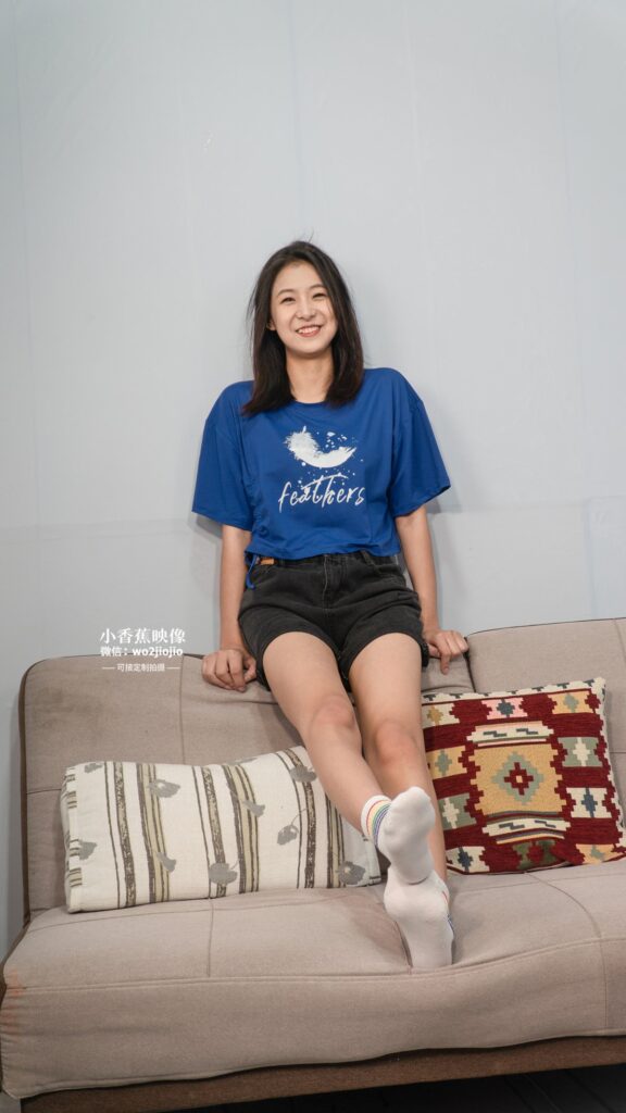 小香蕉映像 002 暗里着迷 zl蓝衣小白鞋棉袜脚裸足 [106P/1V/3.75G]插图2