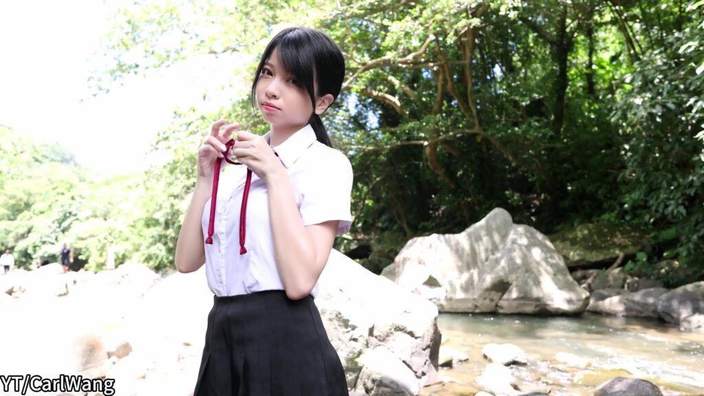优冠精选008-夏天就是要跟学妹來溪边玩水呀[1V/973M]插图3