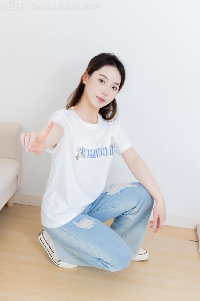 物恋传媒 NO.2390 荔枝-帆布鞋、短白棉袜、裸足[150P/1V/3.66GB]插图2