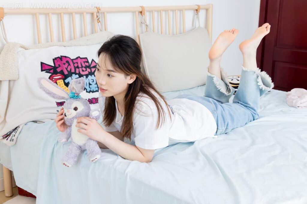 物恋传媒 NO.2390 荔枝-帆布鞋、短白棉袜、裸足[150P/1V/3.66GB]插图5