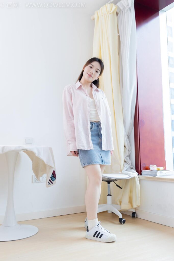 物恋传媒 NO.2395 荔枝-板鞋、白棉袜、裸足[150P/1V/3.27GB]插图1