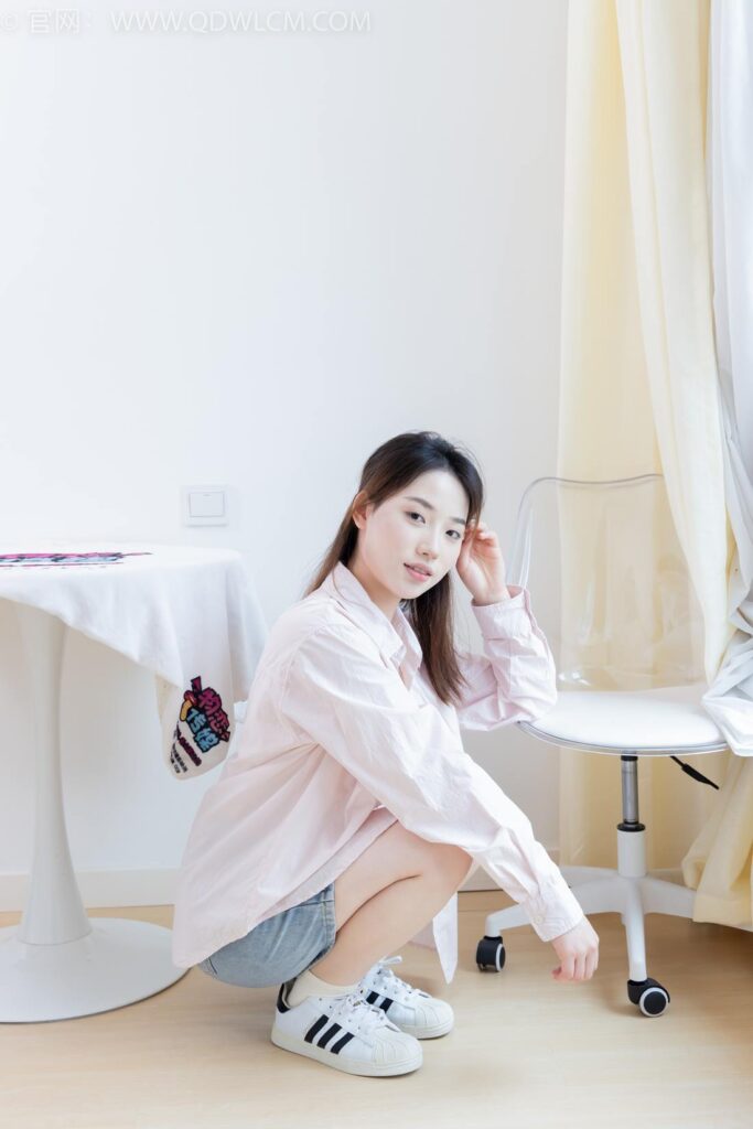 物恋传媒 NO.2395 荔枝-板鞋、白棉袜、裸足[150P/1V/3.27GB]插图2