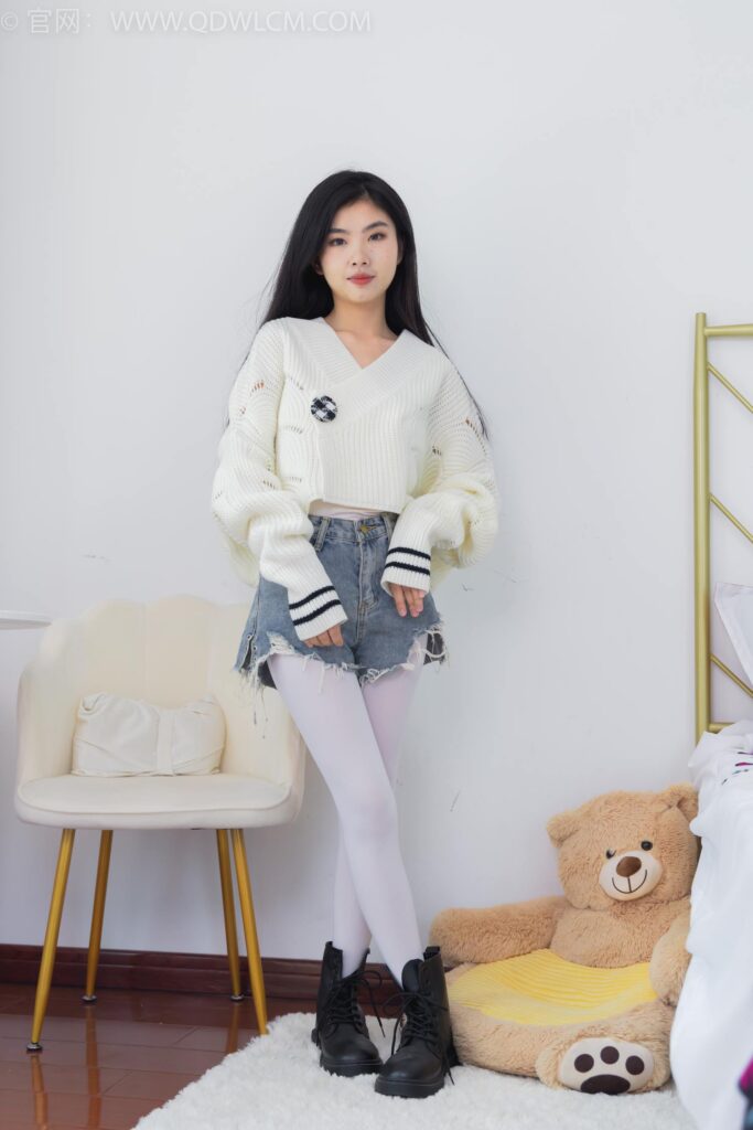 物恋传媒 NO.2396 米米-马丁靴、厚白丝[150P/1V/2.74GB]插图2