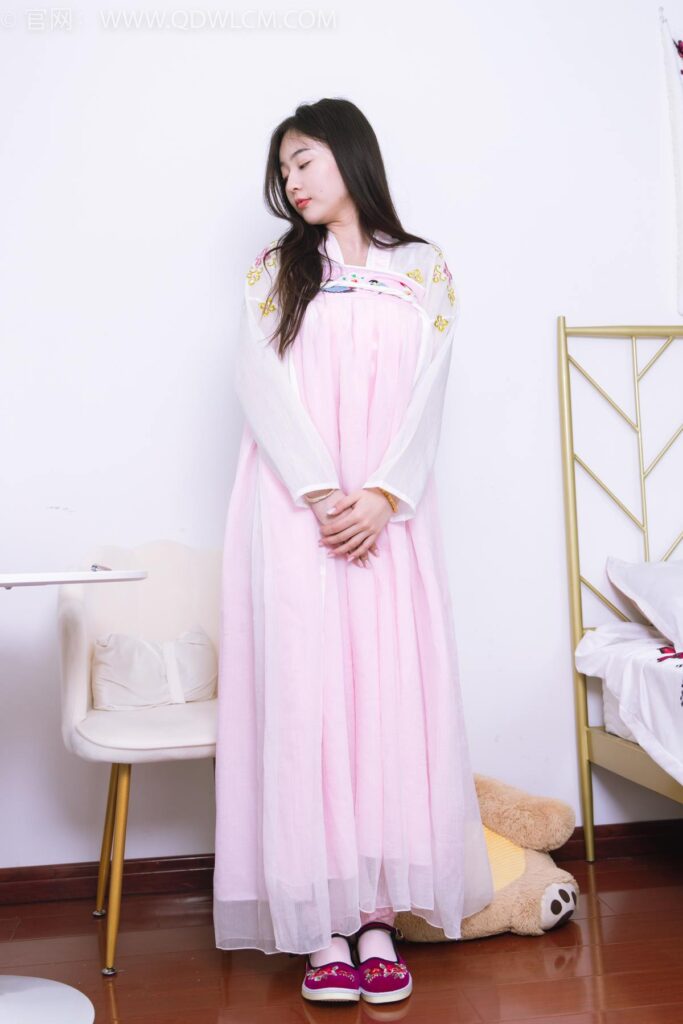 物恋传媒 NO.2397 美兔-汉服、布鞋、粉色棉袜[150P/1V/3.88GB]插图2