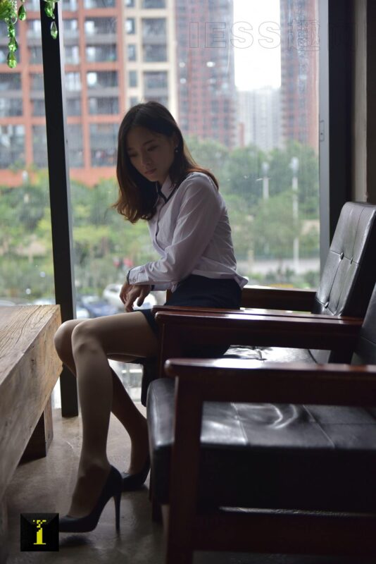 [IESS异思趣向] 普惠集 107 – 小六的职业肉丝演示 [90P/91.2MB]-无料摄影圈