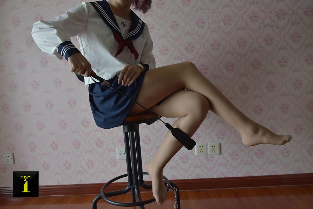 [IESS异思趣向] 普惠集 111 馨月-小皮鞭 [82P/72.8MB]插图2