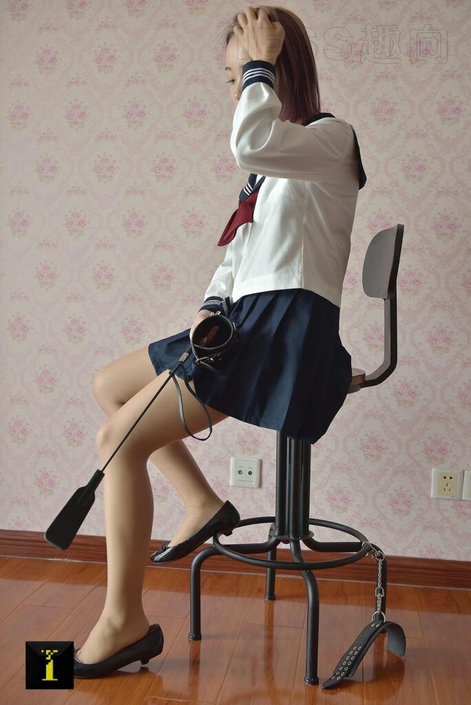 [IESS异思趣向] 普惠集 111 馨月-小皮鞭 [82P/72.8MB]插图1