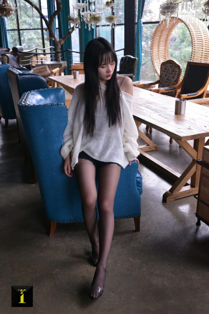 [IESS异思趣向] 普惠集 114 – 琪琪的黑丝 [79P/117MB]插图1